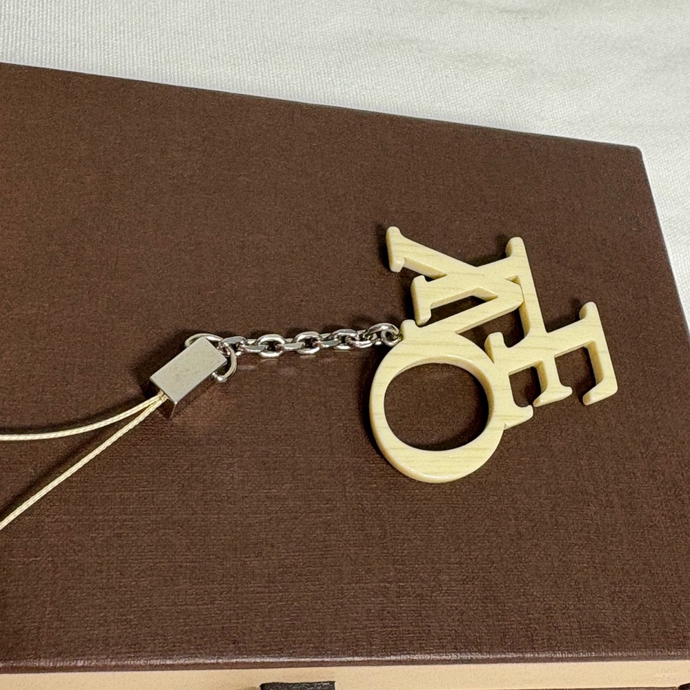Authentic LOUIS VUITTON love phone/keychain with box duster and certificate - Picture 4 of 6